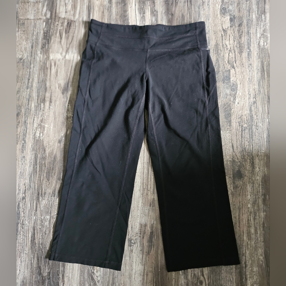 Athleta Black Cropped Leggings with Small Front Pocket, Size M